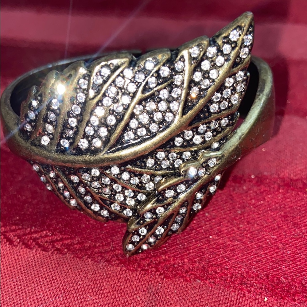 Vintage 90s Gold Tone Leaf Design Rhinestoned Clamper Bracelet